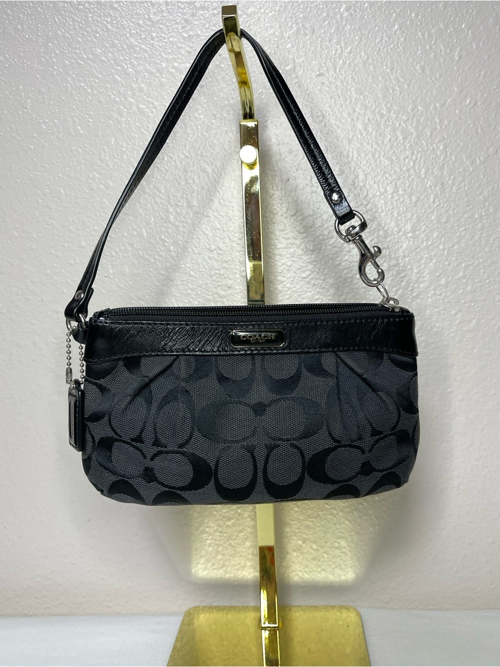 Coach Signature Pleated Medium Wristlet (Style F47206). In Black